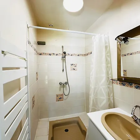 Maison A Pour 2-3 Pers Avec Grand Jardin - Fr-1-709-99