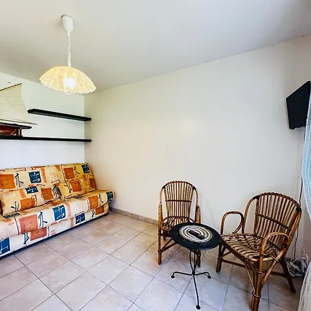 Maison A Pour 2-3 Pers Avec Grand Jardin - Fr-1-709-99 Fouras